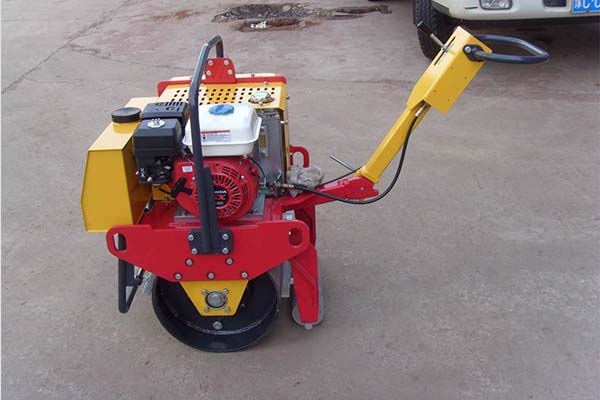 小型<a href='http://www.jhits.com.cn' target='_blank'>壓路機</a> 小型<a href='http://www.jhits.com.cn' target='_blank'>壓路機</a>