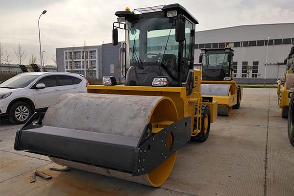 振動<a href='http://www.jhits.com.cn' target='_blank'>壓路機</a>